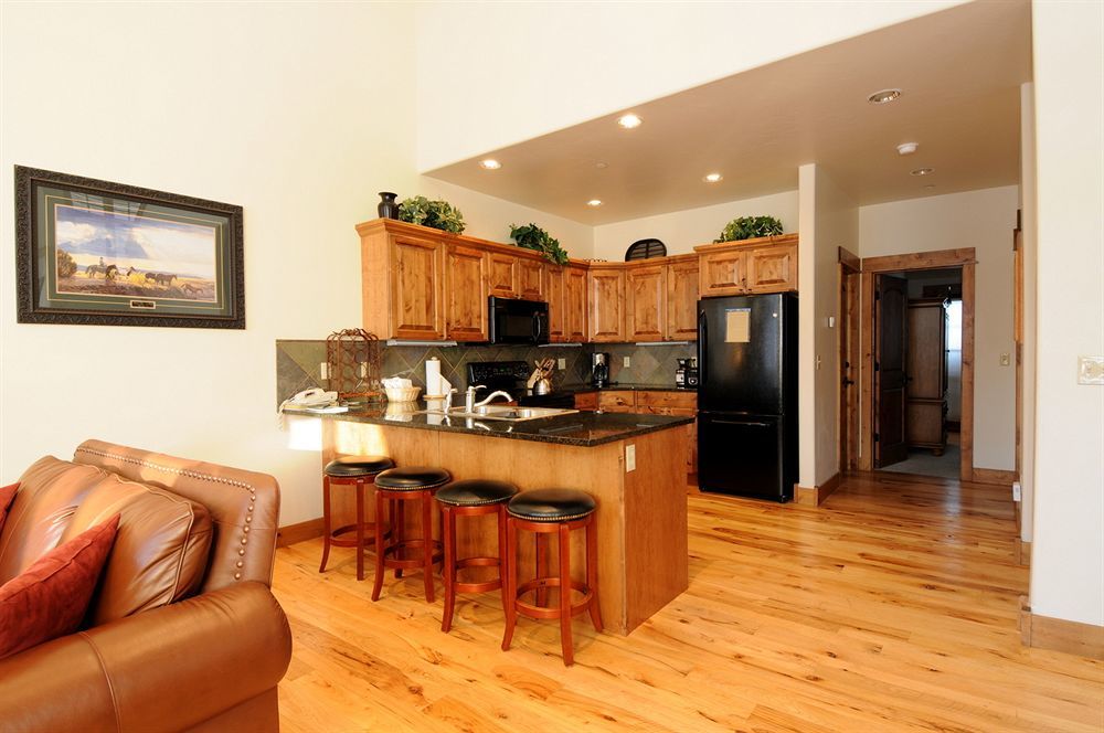 Alpenglow Condominiums Big Sky Exterior photo